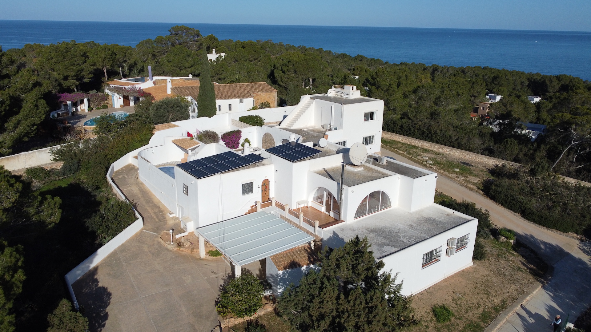 Resa Estates Ibiza spanish huis villa te koop sale main house zwembad strand pool 1.JPG